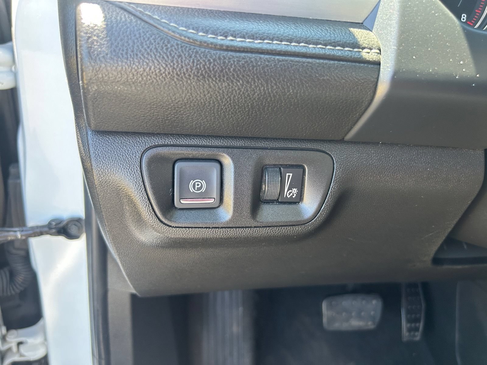 Used 2020 GMC Acadia SLT FWD image 29