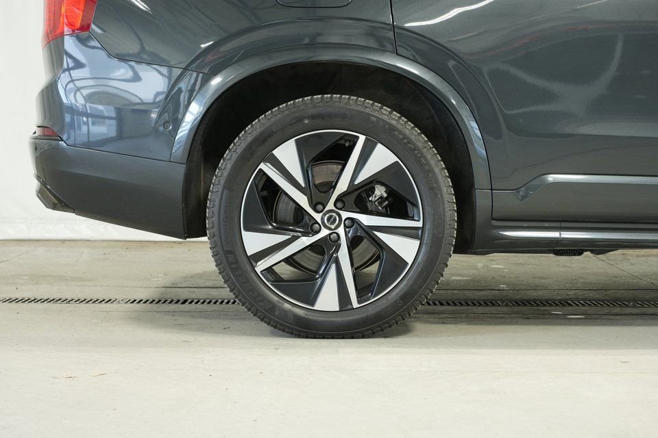 Used 2022 Volvo XC90 T8 R-Design w/ Advanced Package image 36