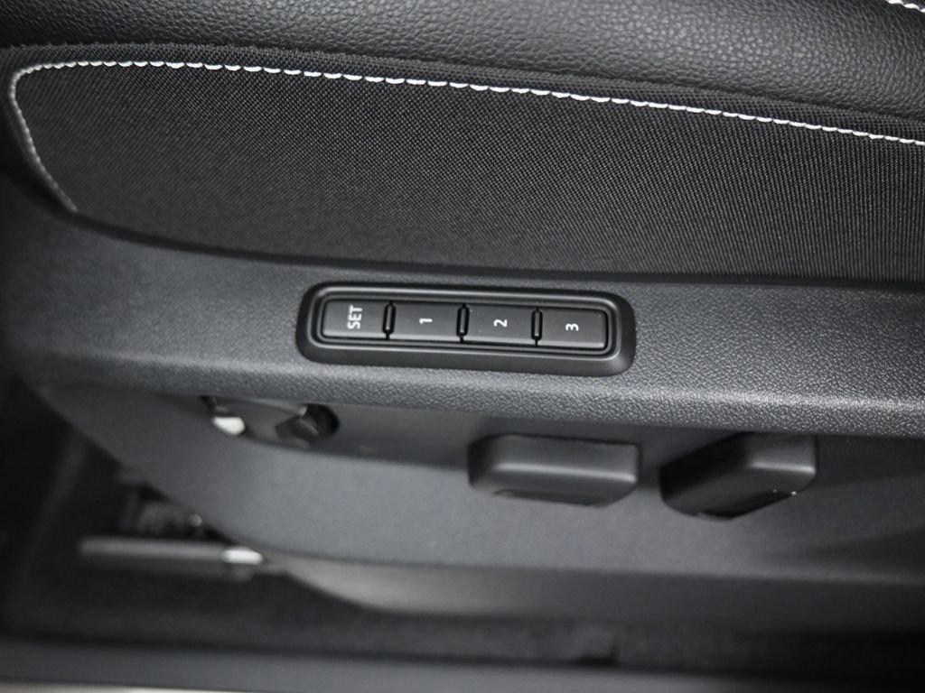 New 2026 Volkswagen Atlas Cross Sport SEL R-Line image 41