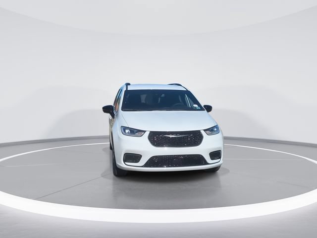 New 2026 Chrysler Pacifica Select w/ S Appearance Package FWD image 3