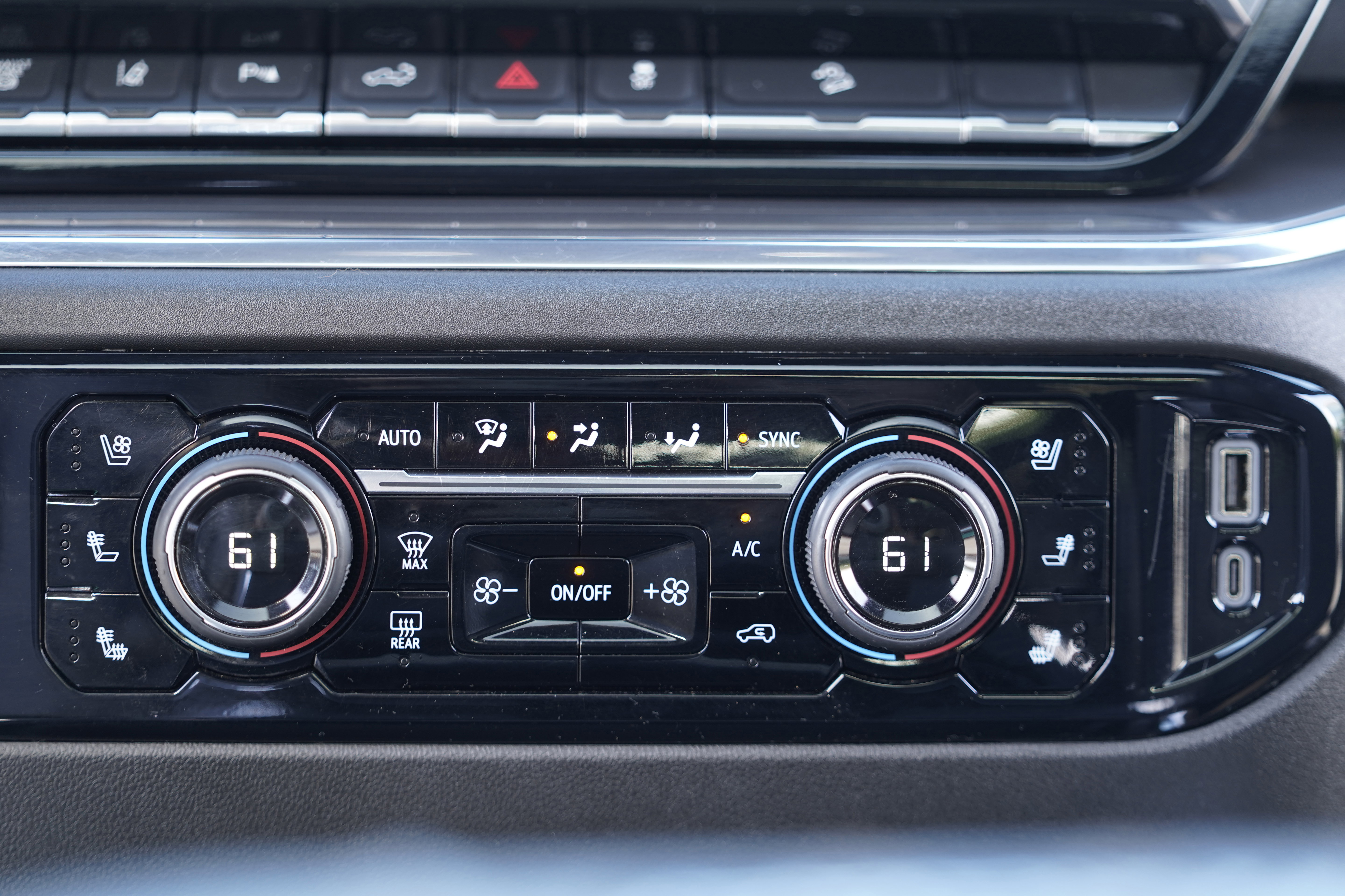 Used 2024 Chevrolet Silverado 2500 High Country w/ Midnight Edition AWD/4WD image 34