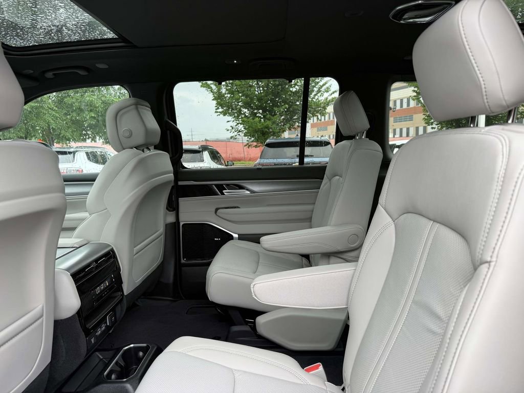 New 2026 Jeep Grand Wagoneer Limited AWD/4WD image 19