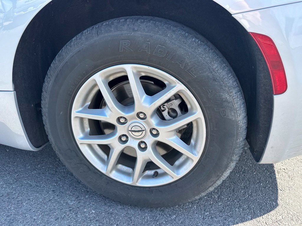 Certified 2024 Chrysler Pacifica Touring-L FWD image 6