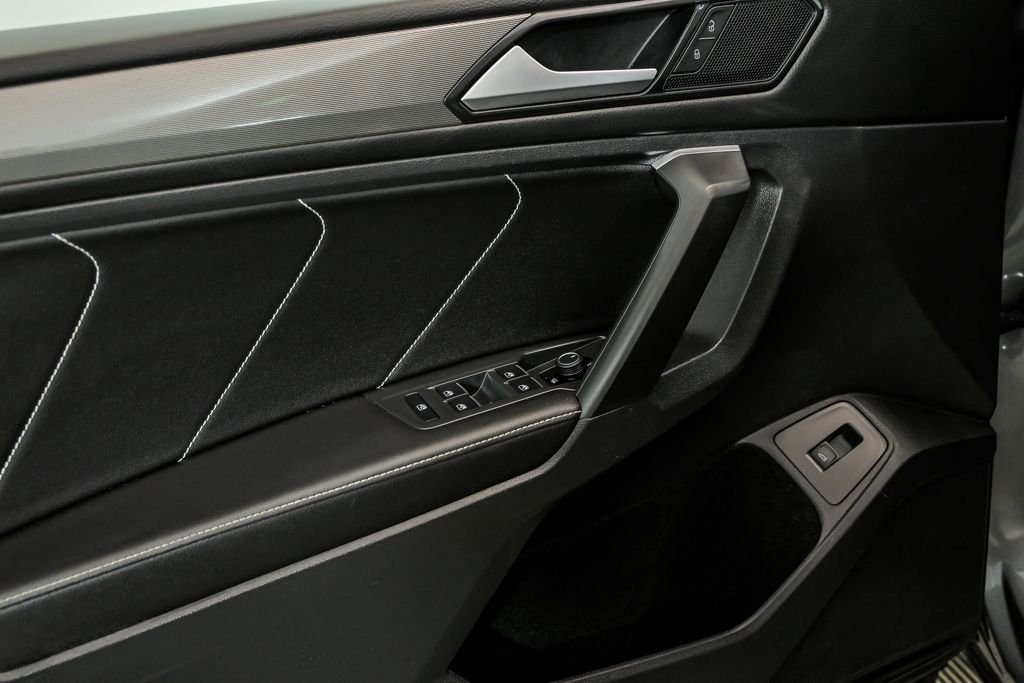 Used 2022 Volkswagen Tiguan SE image 9
