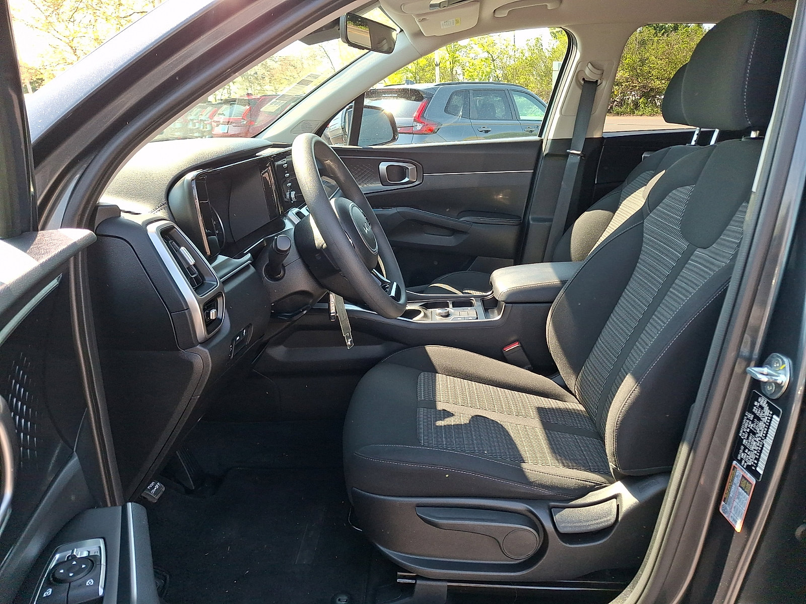 Used 2022 Kia Sorento LX AWD/4WD image 13