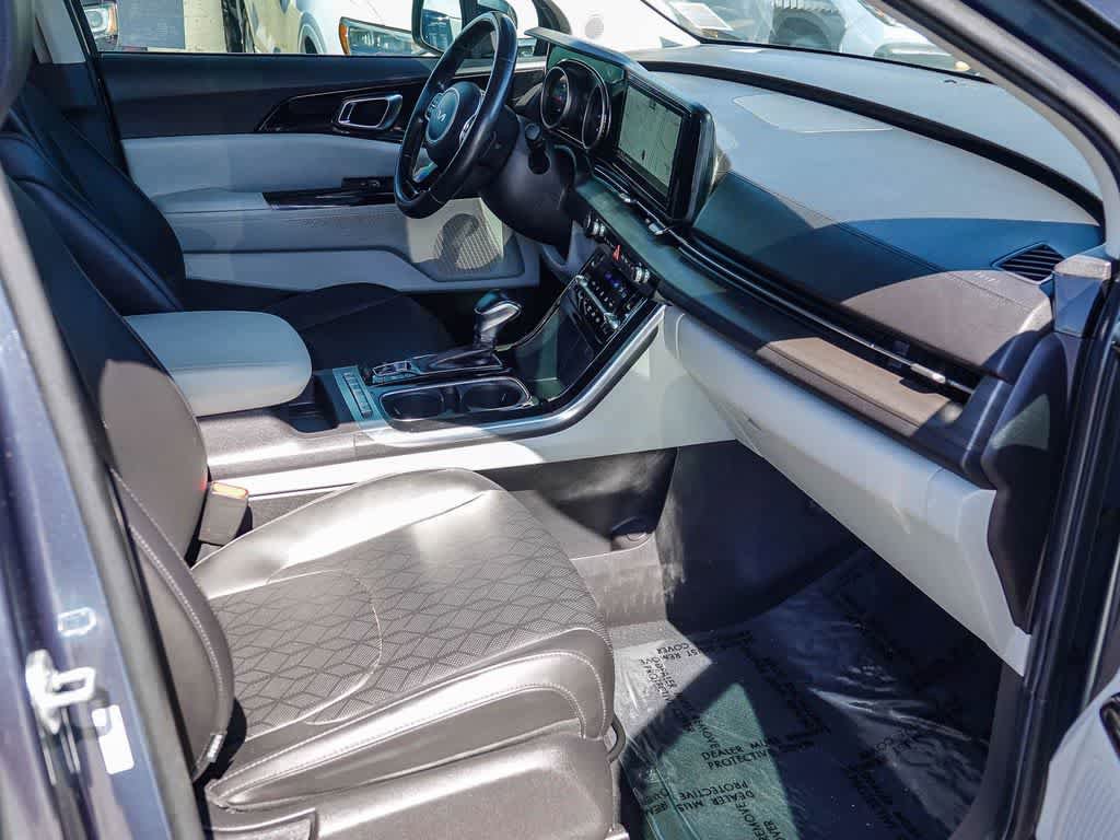 Used 2022 Kia Carnival EX FWD image 15
