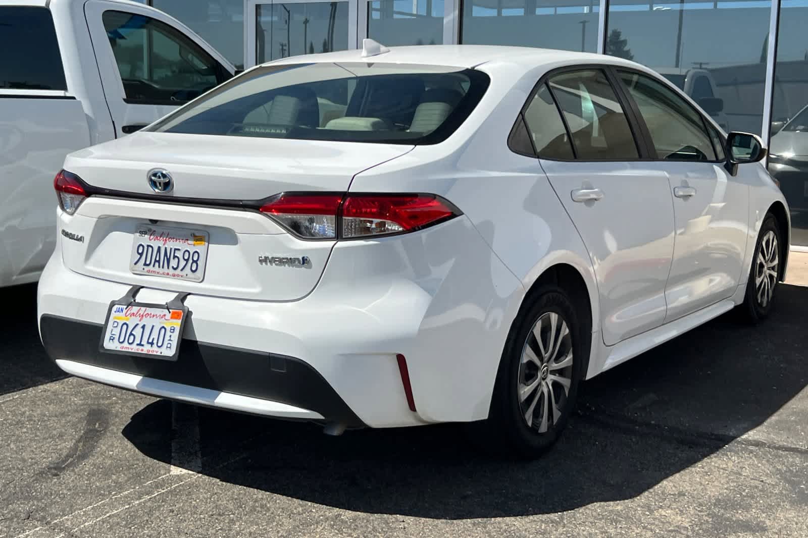 Used 2022 Toyota Corolla LE FWD image 4
