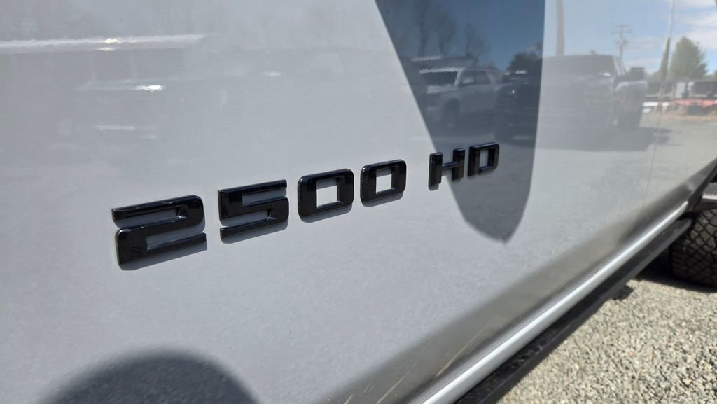 Used 2024 Chevrolet Silverado 2500 ZR2 w/ Technology Package image 11