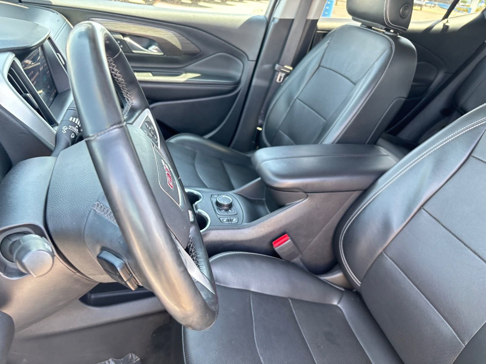 Used 2023 GMC Terrain SLT image 23