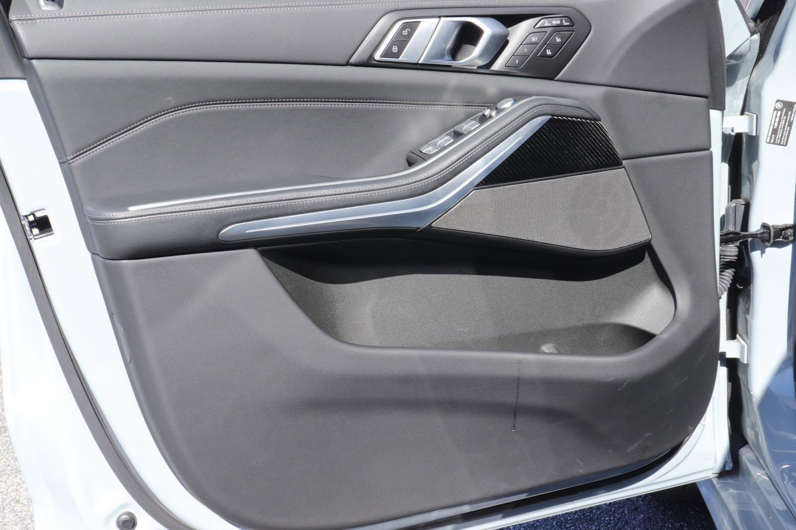 Used 2025 BMW X7 M60i image 10