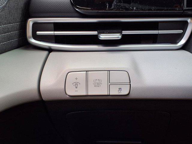 New 2025 Hyundai Elantra Limited FWD image 23