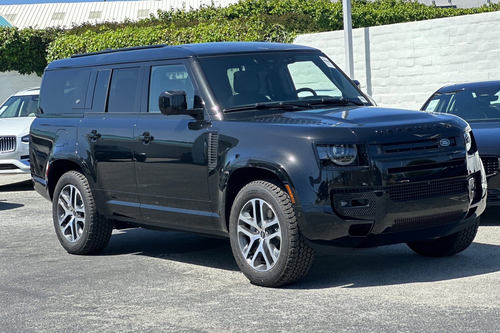 New 2024 Land Rover Defender 130 X-Dynamic SE image 7