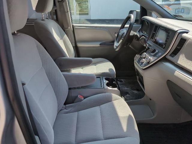 Used 2020 Toyota Sienna LE w/ LE Preferred Package AWD/4WD image 24