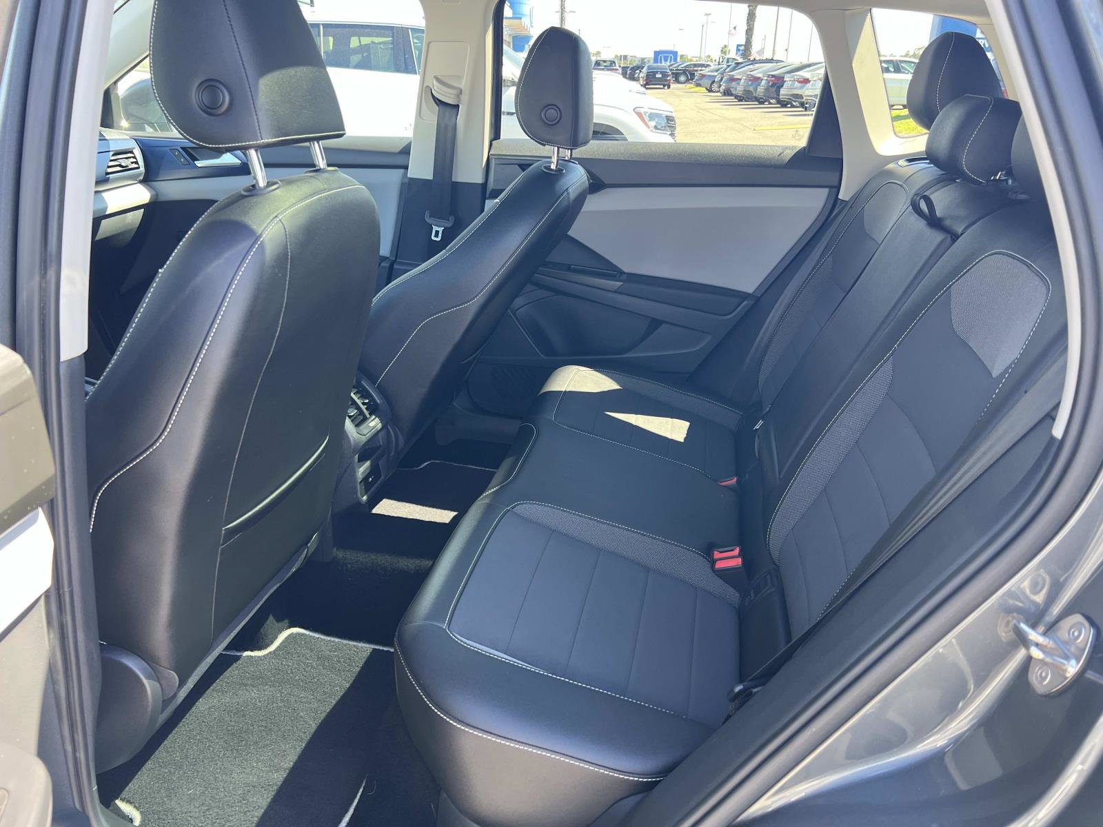 Certified 2023 Volkswagen Taos SE w/ Panoramic Sunroof Package image 21