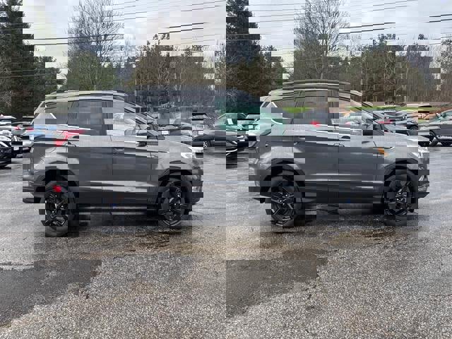 Used 2017 Ford Escape SE w/ Equipment Group 201A image 8