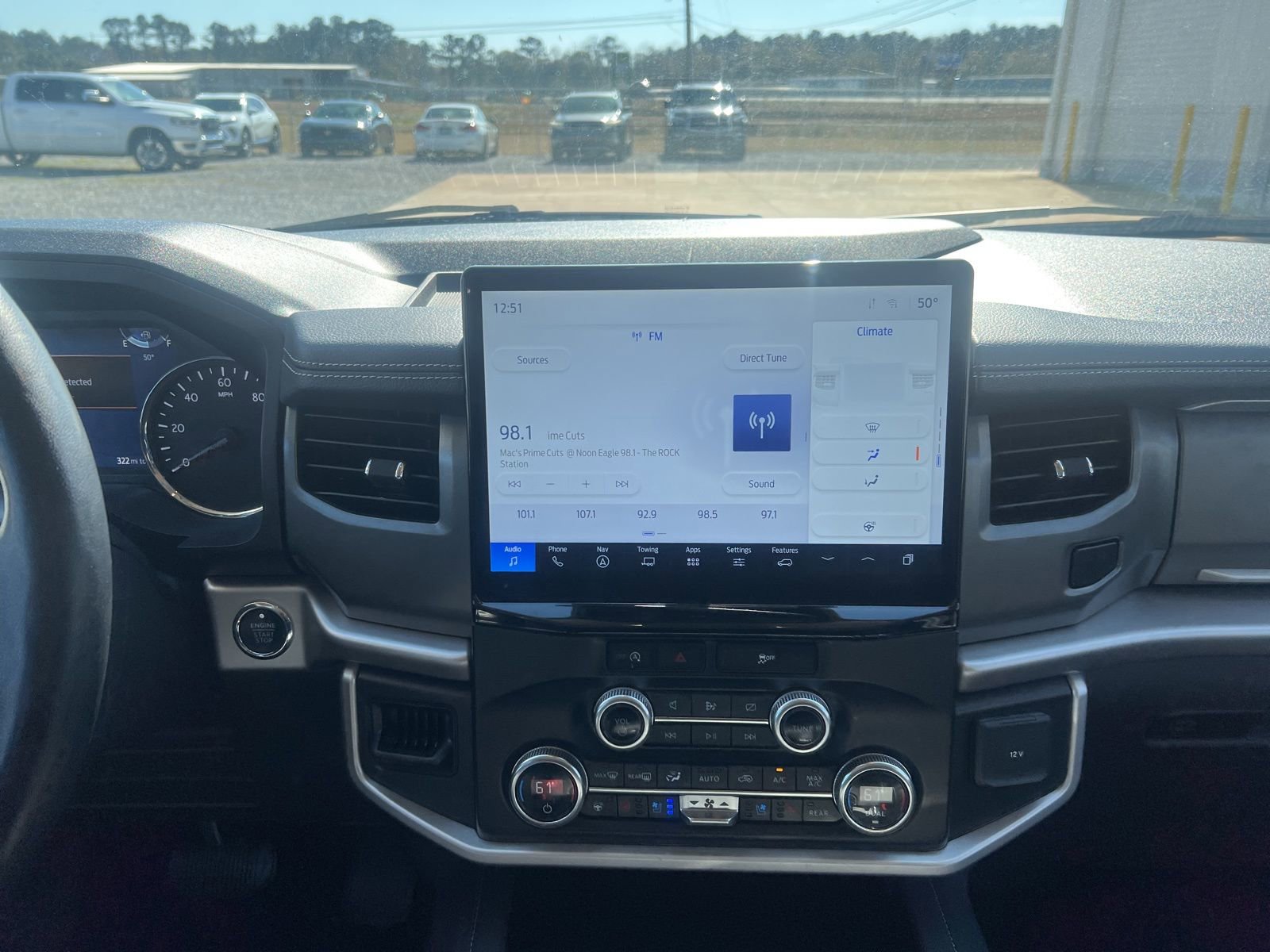 Used 2024 Ford Expedition Max XLT image 10