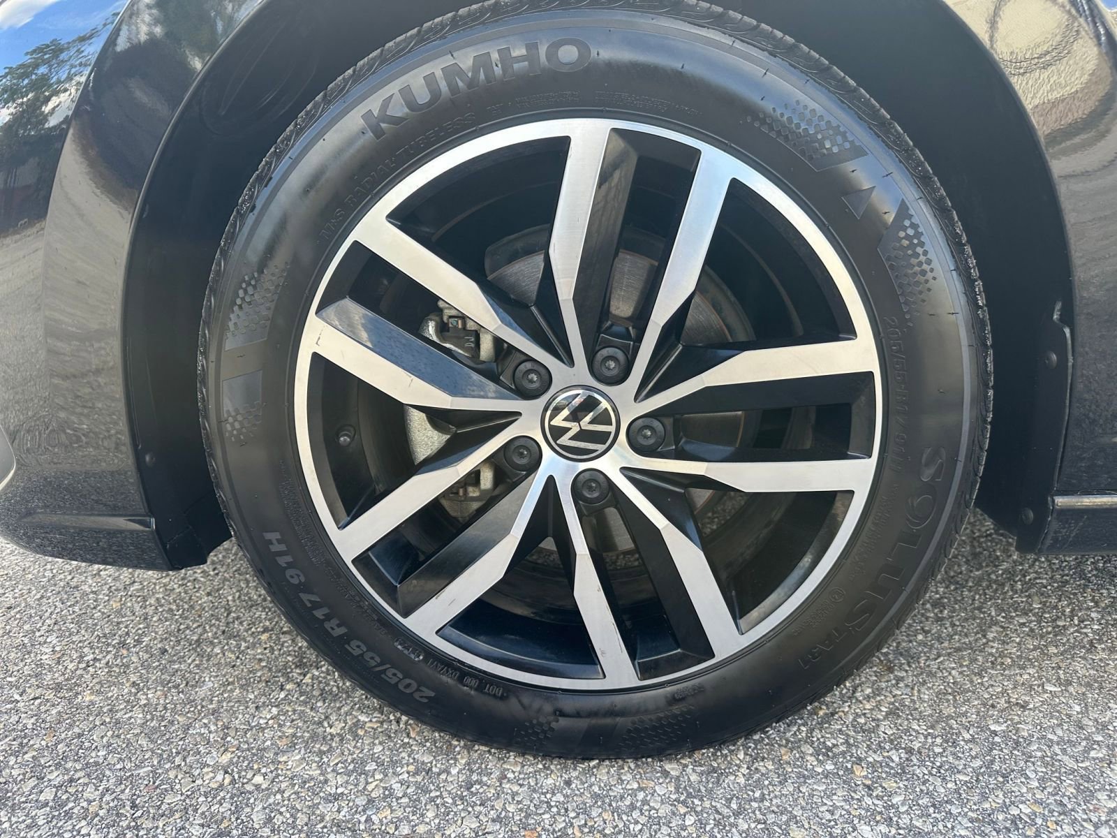 Used 2025 Volkswagen Jetta SE image 29