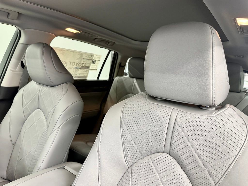 Used 2026 Toyota Highlander Platinum image 23