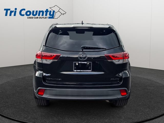Certified 2019 Toyota Highlander SE w/ Nightshade Edition AWD/4WD image 6