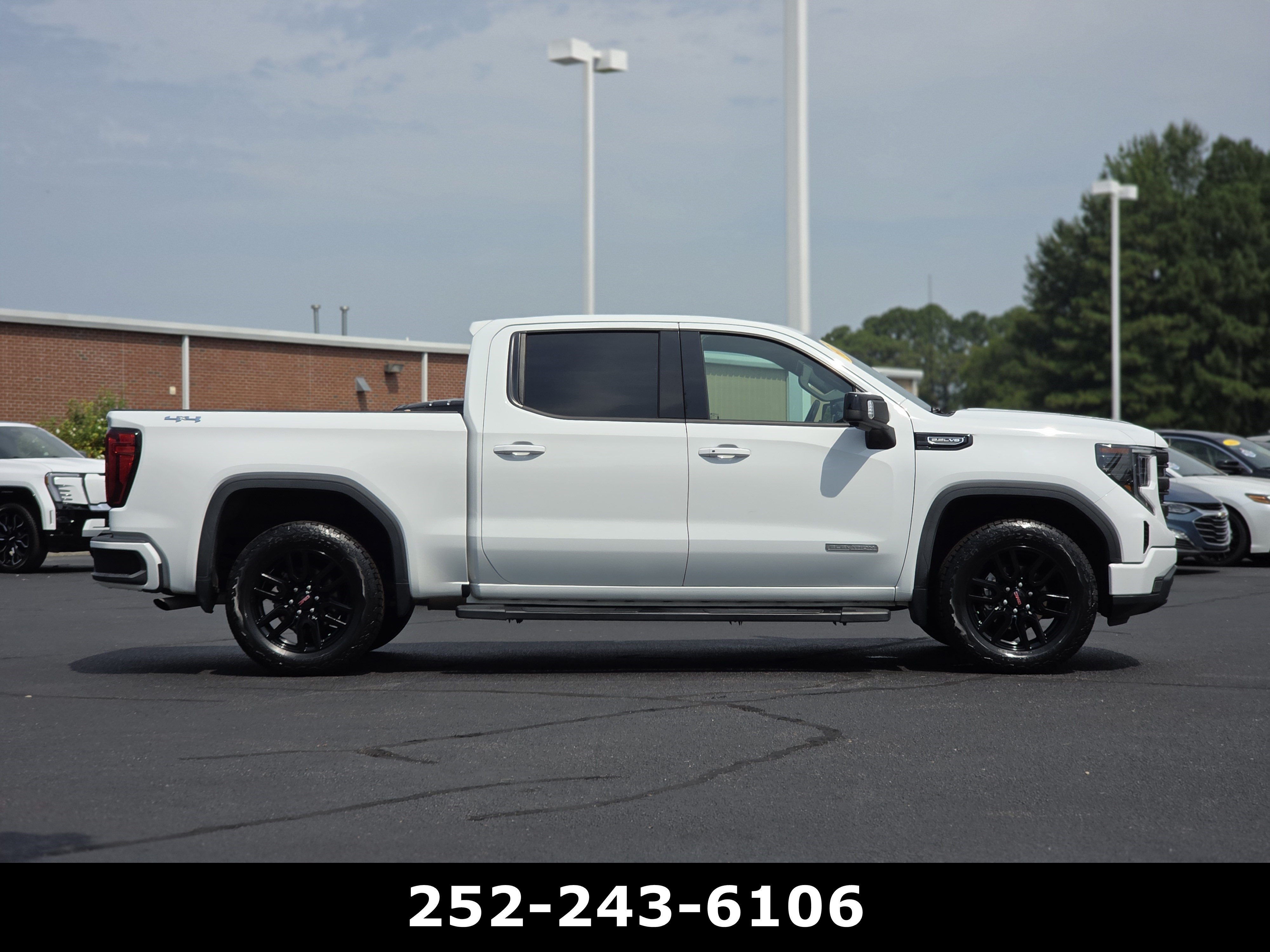 Used 2022 GMC Sierra 1500 Elevation w/ Elevation Premium Package AWD/4WD image 8