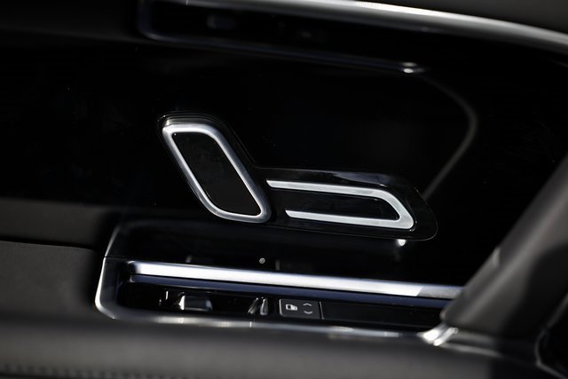 New 2025 Land Rover Range Rover SE image 29