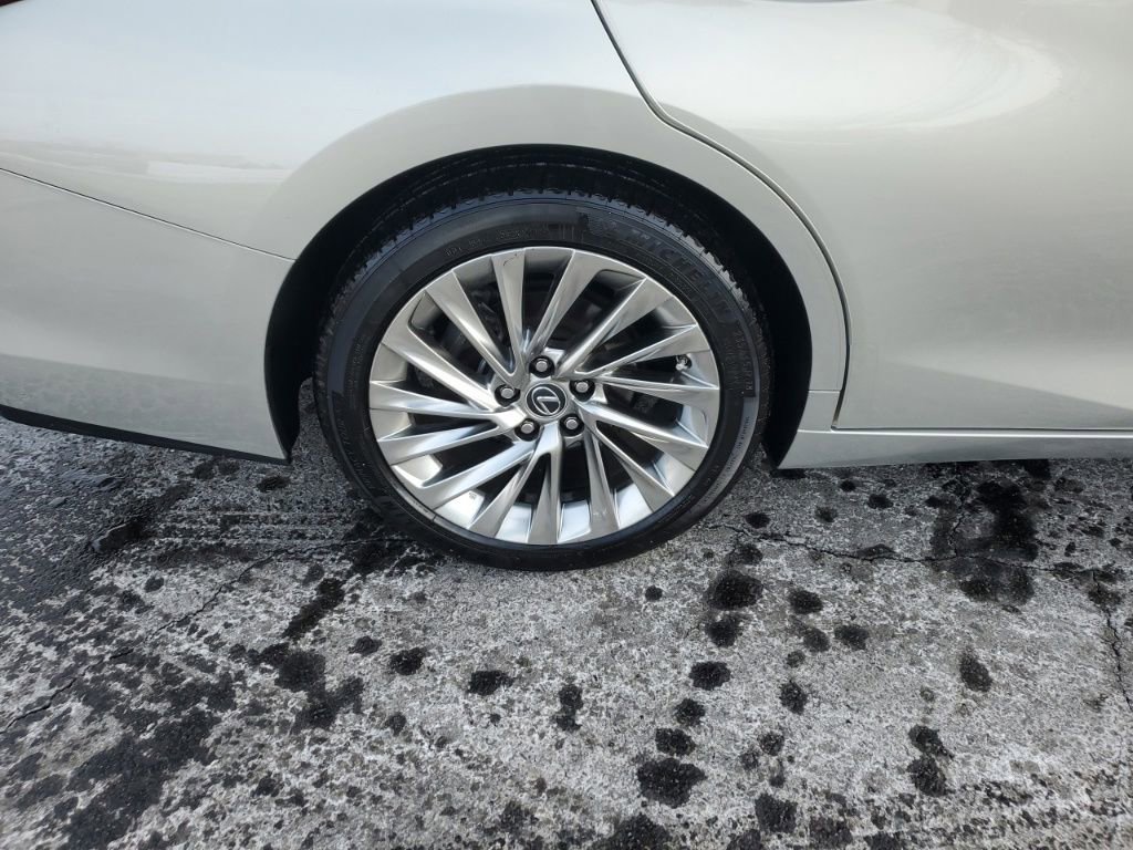 Used 2019 Lexus ES 350 Luxury image 10