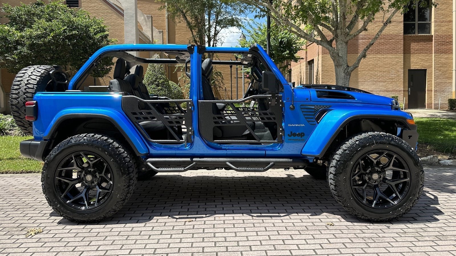 Used 2022 Jeep Wrangler Unlimited Sahara w/ LED Lighting Group AWD/4WD image 5
