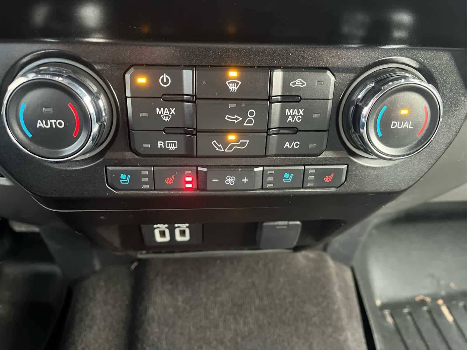 Used 2019 Ford F150 Lariat image 34