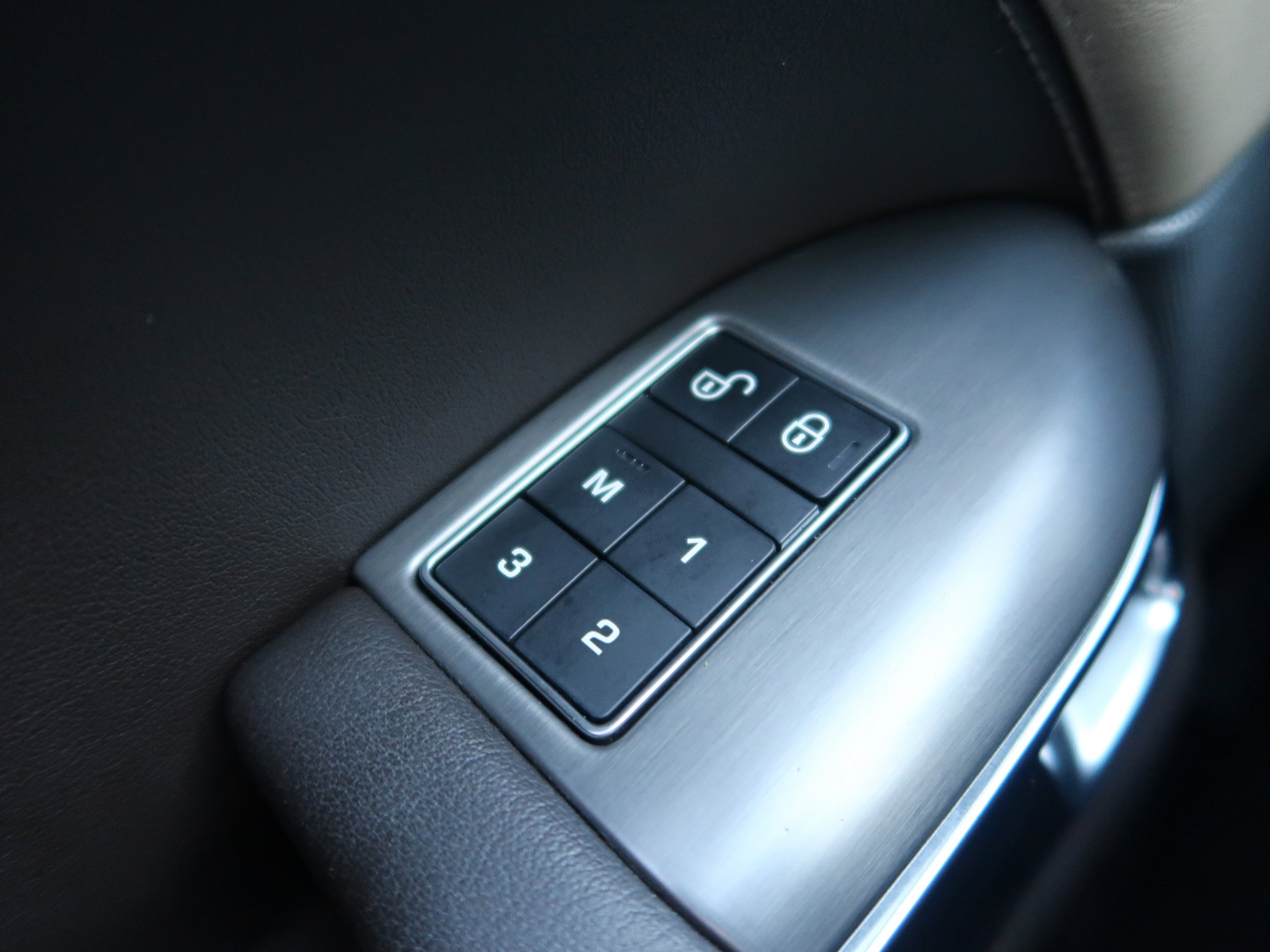 Used 2018 Land Rover Range Rover Sport SE image 25