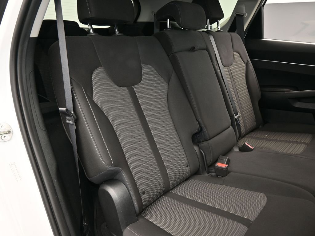 Used 2023 Kia Sorento LX image 34