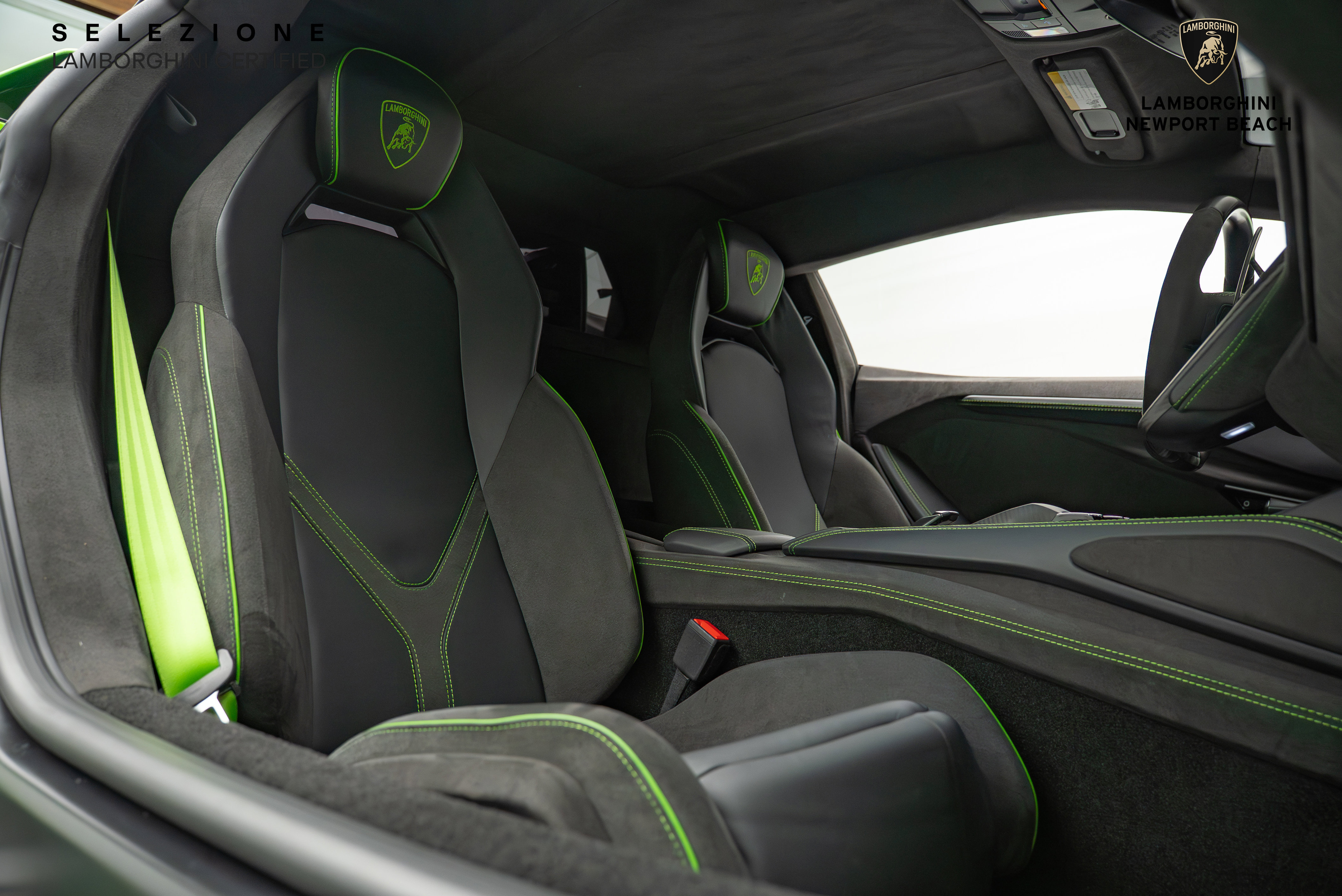 Used 2024 Lamborghini Revuelto image 26