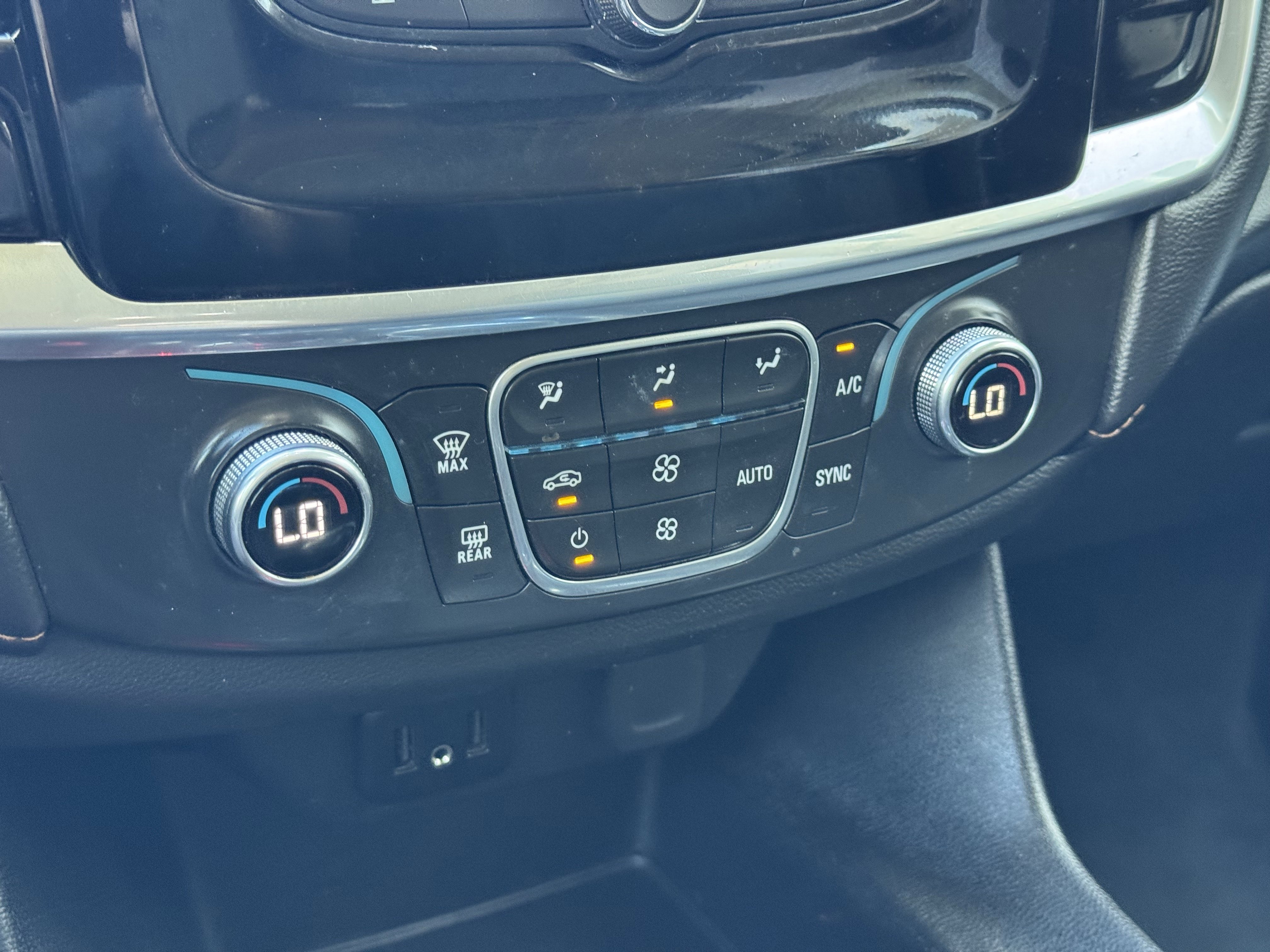Certified 2020 Chevrolet Traverse LS AWD/4WD image 29