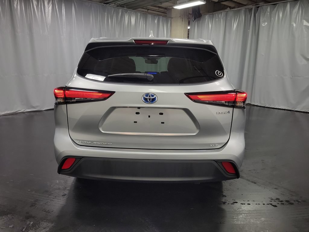 Used 2023 Toyota Highlander XLE AWD/4WD image 7