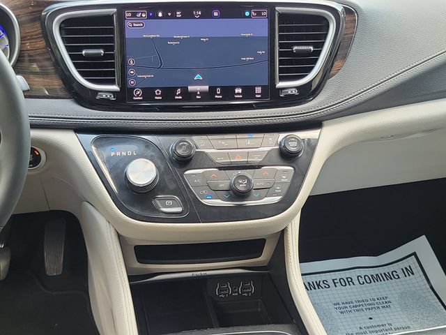 Used 2023 Chrysler Pacifica Limited FWD image 27