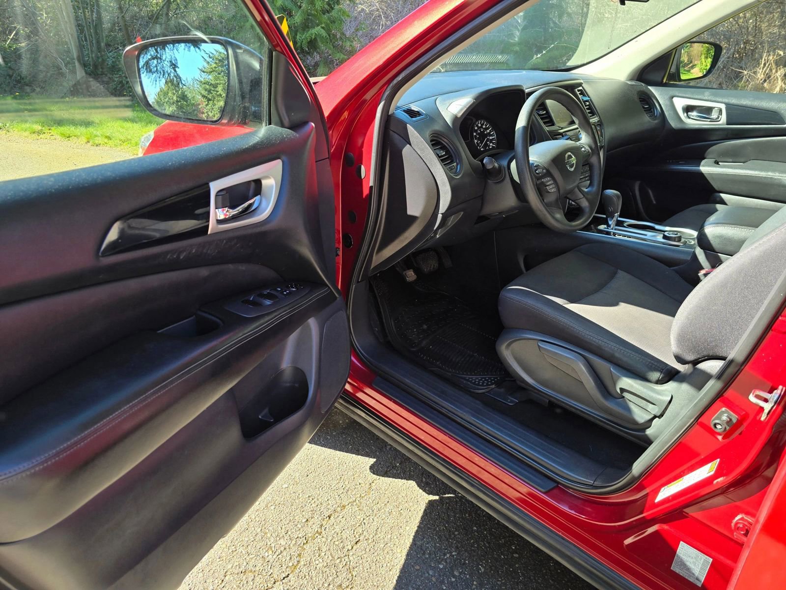 Used 2018 Nissan Pathfinder S AWD/4WD image 19