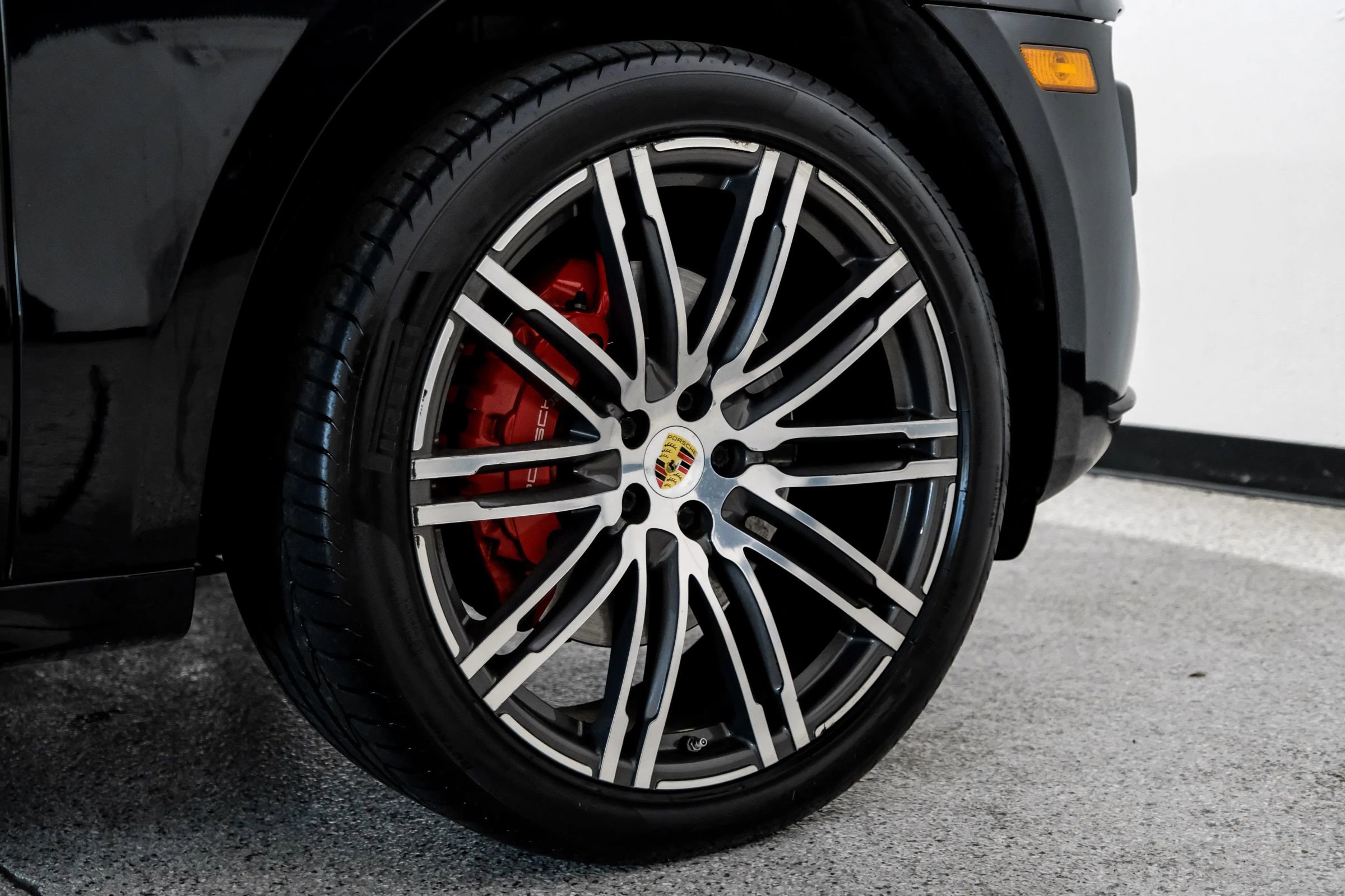 Used 2017 Porsche Macan Turbo image 61