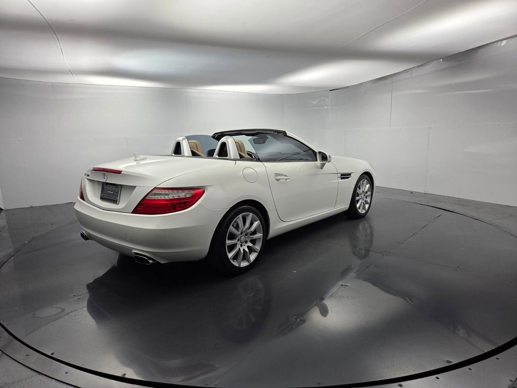 Used 2016 Mercedes-Benz SLK 300 image 12