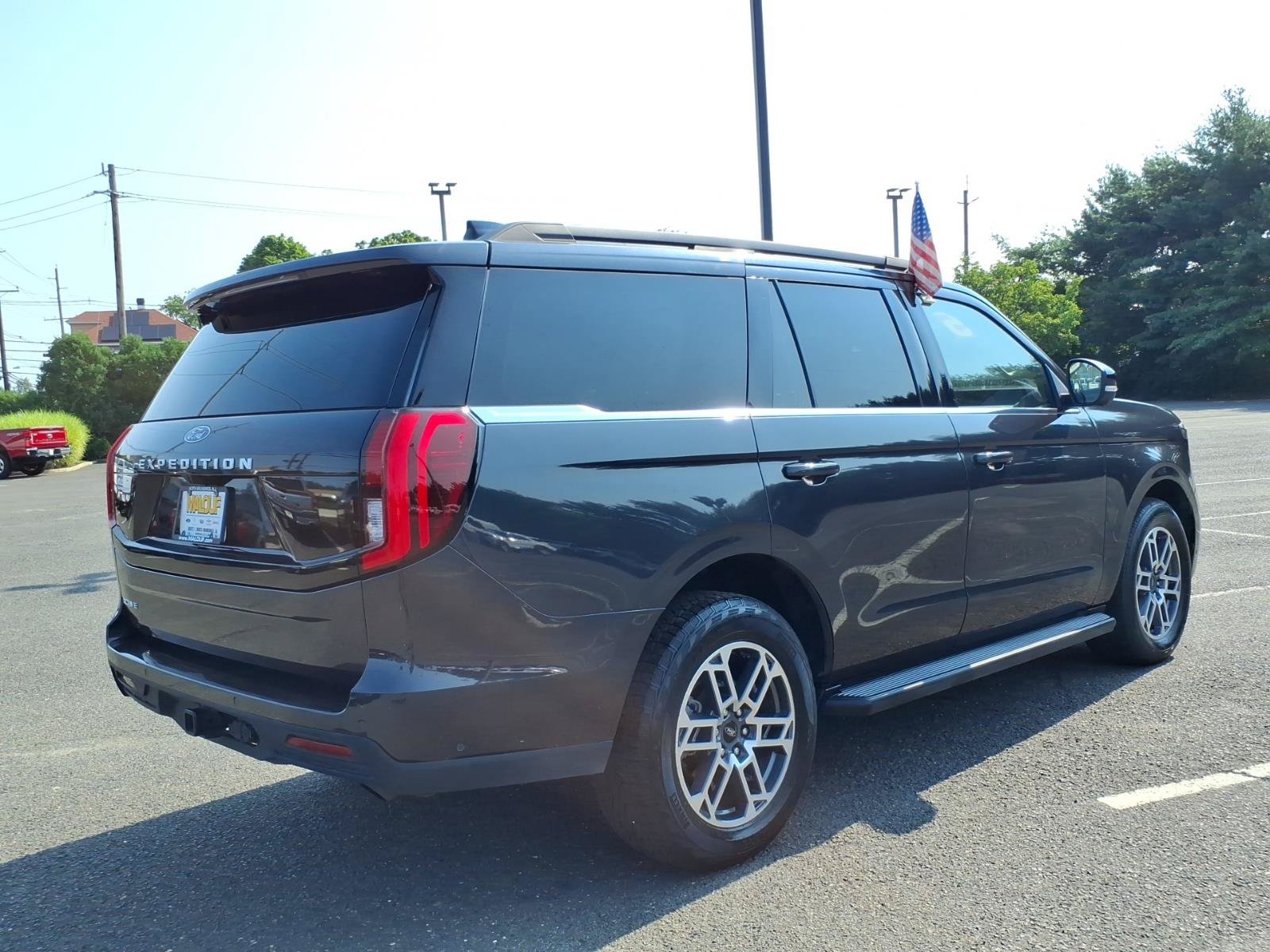 Certified 2025 Ford Expedition Active AWD/4WD image 6