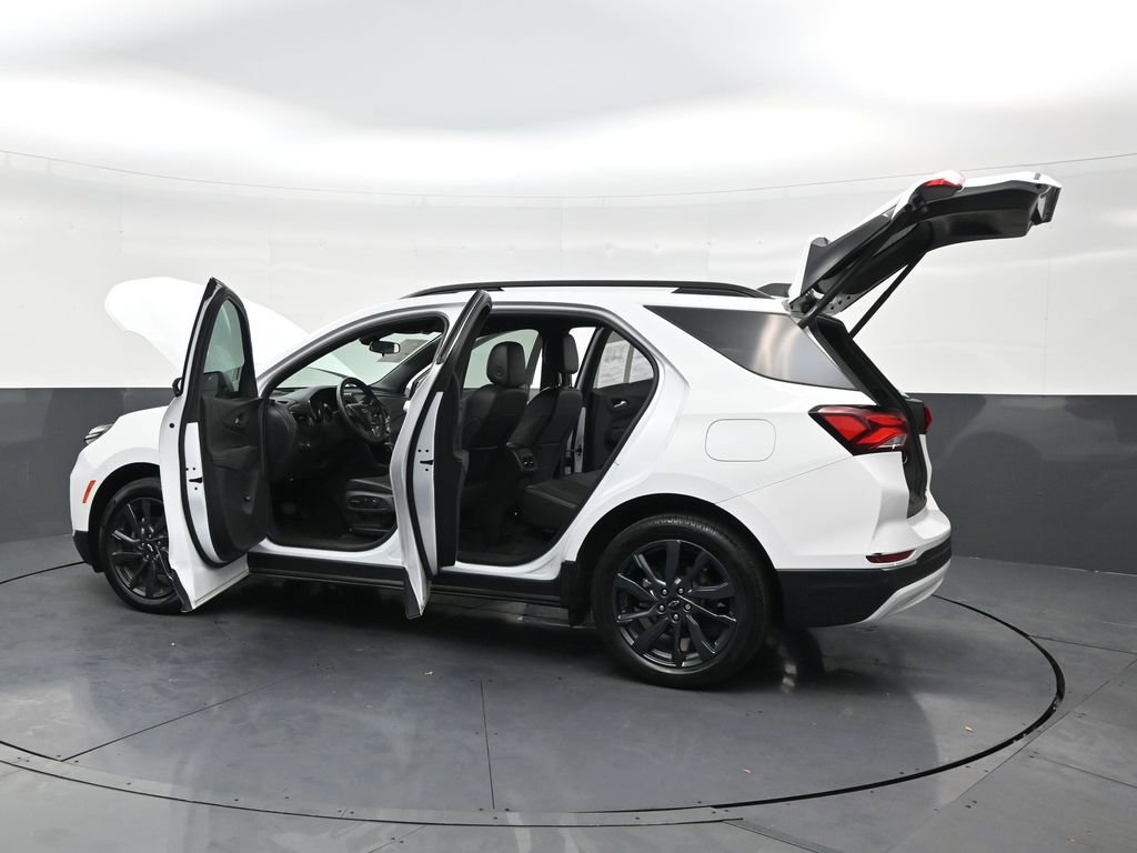 Used 2023 Chevrolet Equinox RS FWD image 32