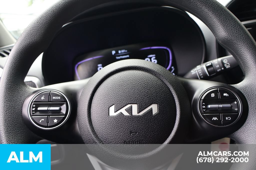 Used 2025 Kia Soul LX w/ LX Technology Package FWD image 28