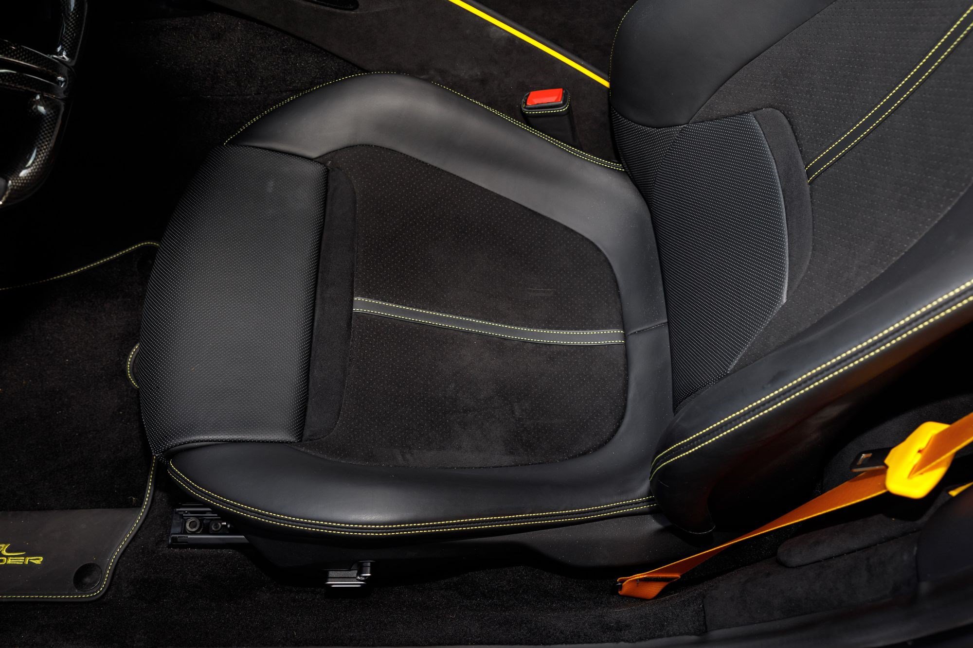 Used 2025 Ferrari Roma Spider RWD image 31