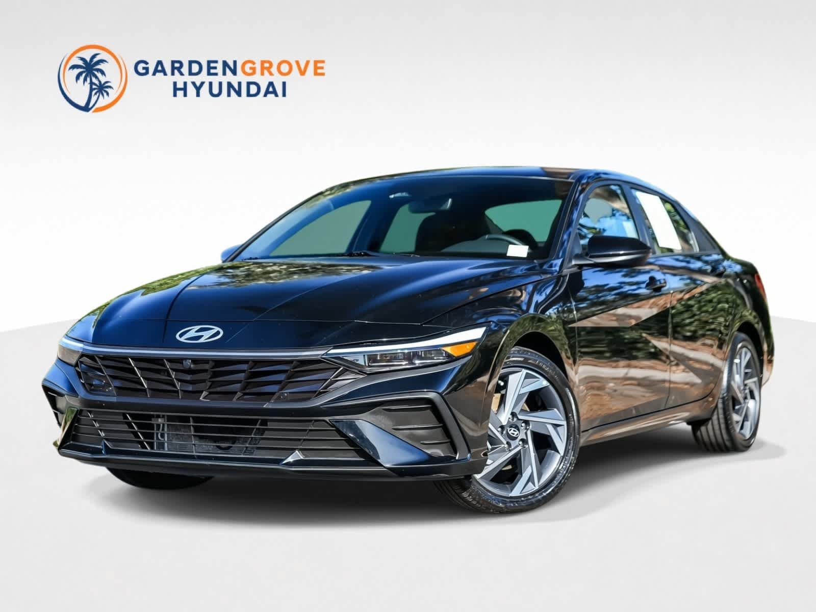 Used 2025 Hyundai Elantra SEL FWD image 1