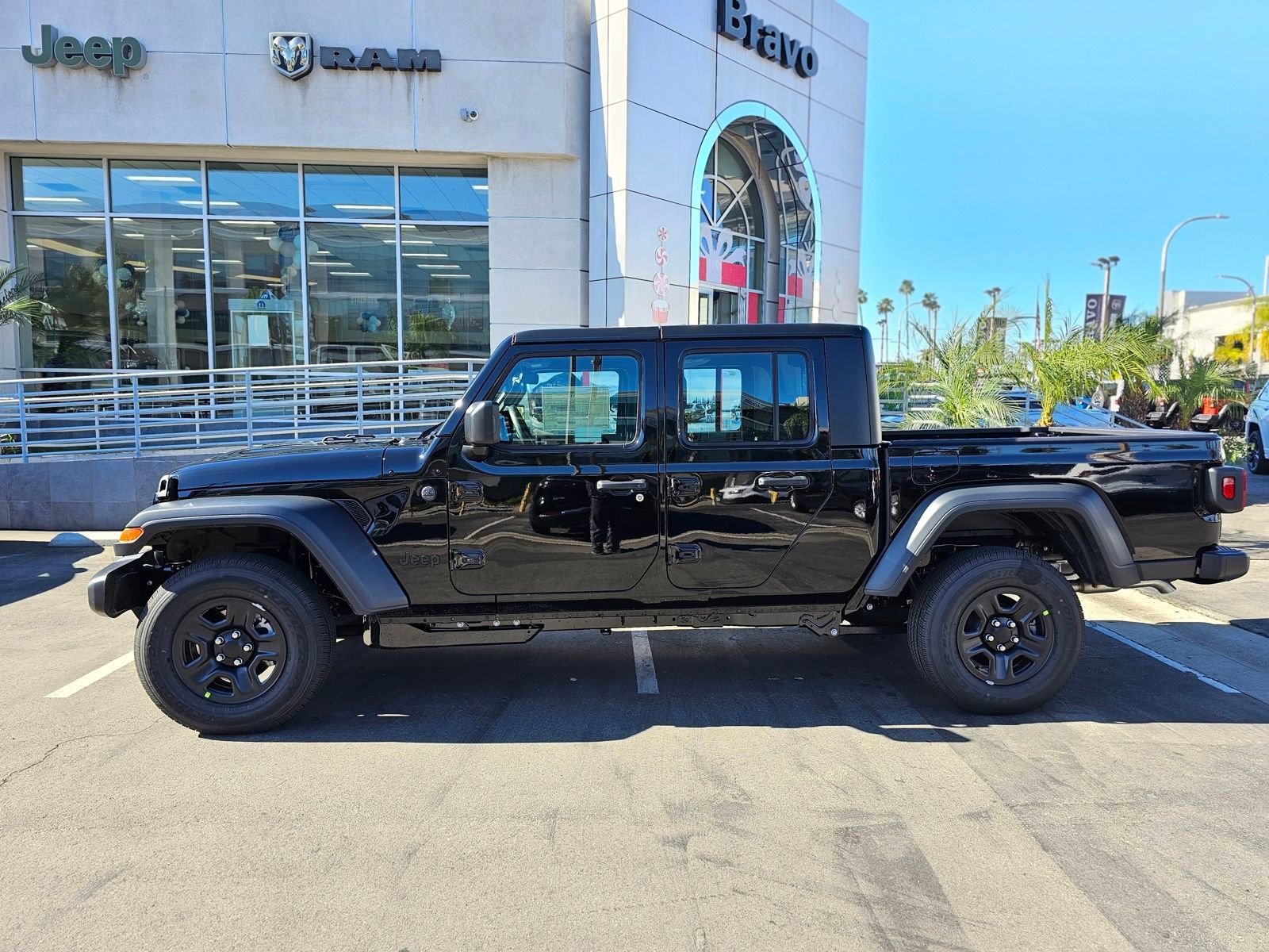 New 2026 Jeep Gladiator Sport image 4