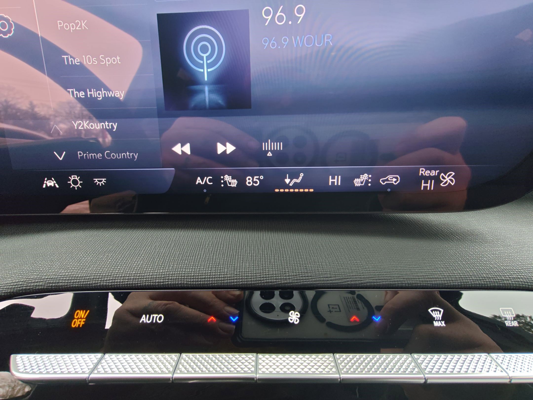 Certified 2025 Buick Enclave Preferred image 24