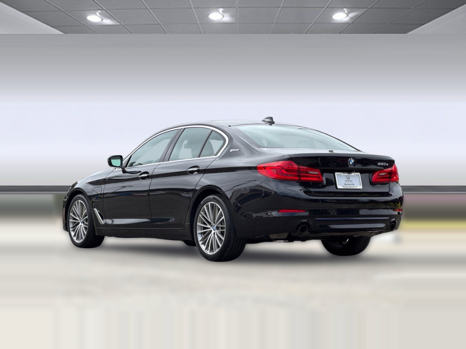 Used 2018 BMW 530e xDrive AWD/4WD image 3