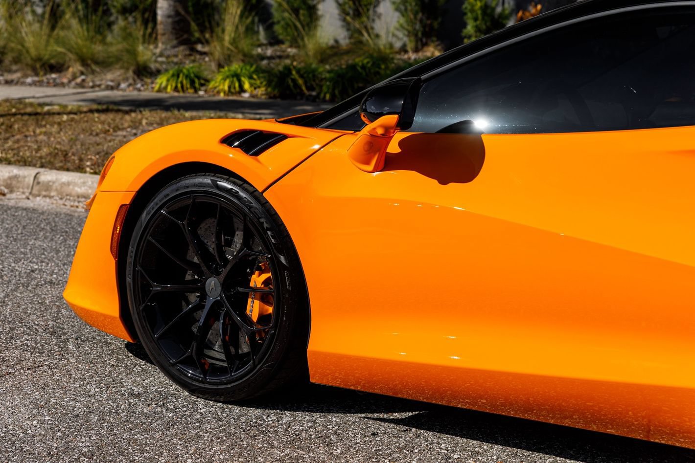 Used 2025 McLaren Artura RWD image 42