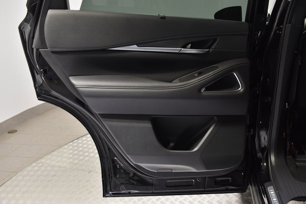 New 2026 INFINITI QX60 Luxe w/ Family Package image 27