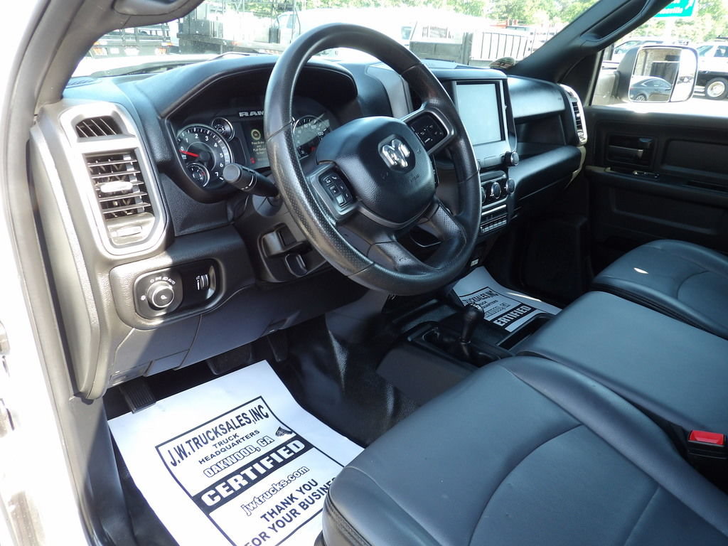 Used 2022 RAM 3500 Tradesman w/ Chrome Appearance Group AWD/4WD image 16