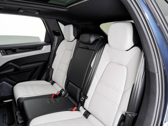 Certified 2026 Porsche Cayenne AWD/4WD image 30