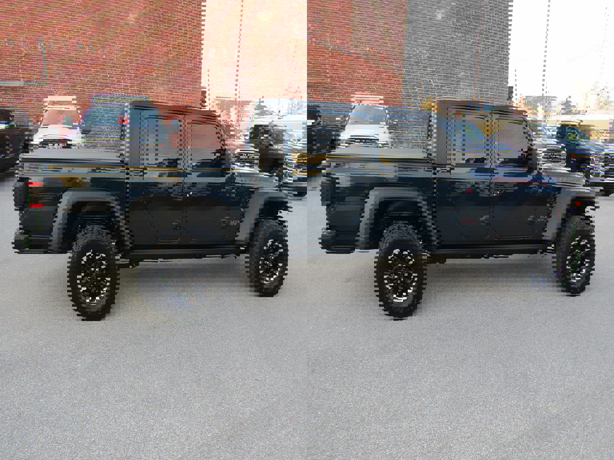 Used 2025 Jeep Gladiator Rubicon w/ Convenience Group image 2